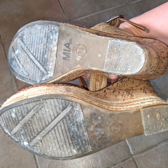 Heels - Picture 3 of 3